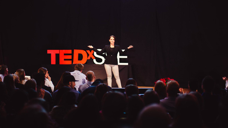 Felicia Margineanu föreläser på TEDx