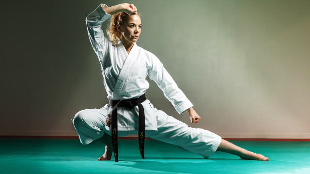 Karin Hägglund i karatedräkt