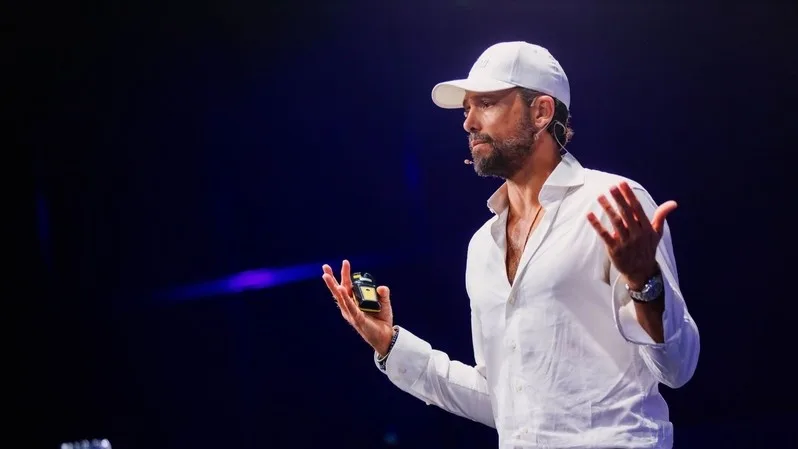  Nick Mennell: Från Scenkonst till Livsstrategi - Framkallar Framgång med Vetenskap och Medvetenhet
